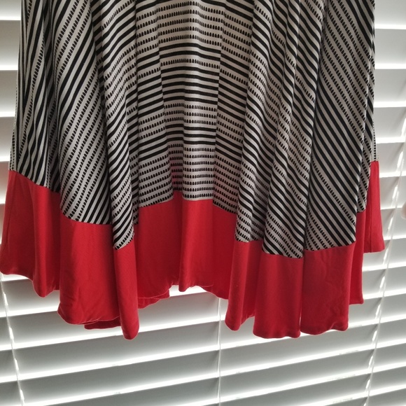 SOLD - Black & white strip dress - size 6 - Picture 4 of 4